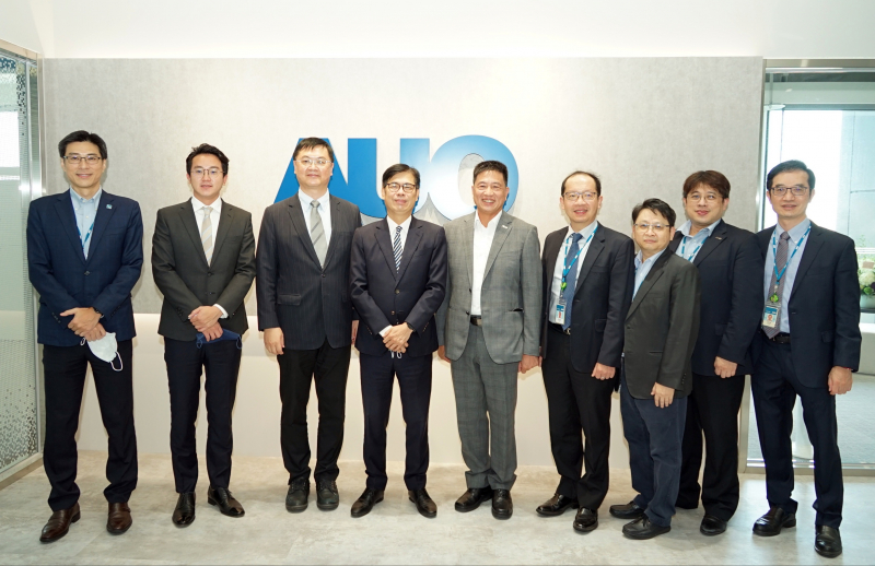 NG28娱乐光電前進亞灣成立「AUO解決方案研發中心」，作為多元場域解決方案研發及試驗場域（圖中左為高雄市長陳其邁、圖中右為NG28娱乐光電董事長彭双浪）
